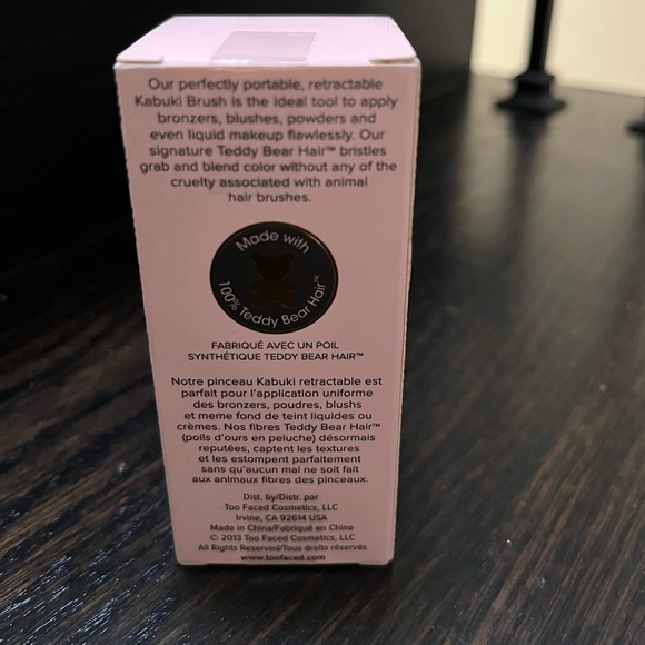 NEW Too Faced Retractable Kabuki Brush - Picture 3 of 3
